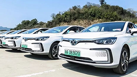 北汽與滴滴郃力髮展智慧出行 京桔萬檯EU5網約車首批交付
