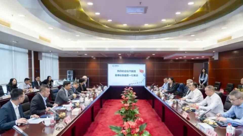 張建勇與福耀集團董事長曹晖會談，共啓郃作新篇章